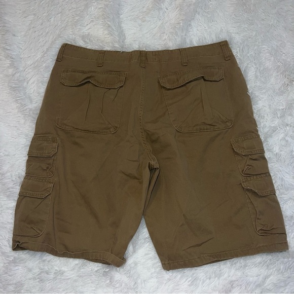 Wrangler Authentic Cargo Khaki Shorts size 38 - Picture 3 of 3
